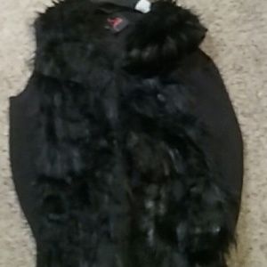 Black faux fur vest xl